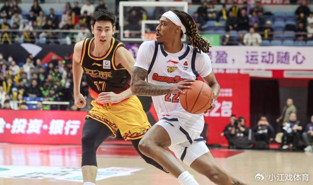 开云体育-广东第一混子外援出现！场均8分还拿500万大合同，杜锋忍无可忍|广东男篮|麦考尔|崔永熙|焦泊乔|比赛_新浪体育_新浪新闻